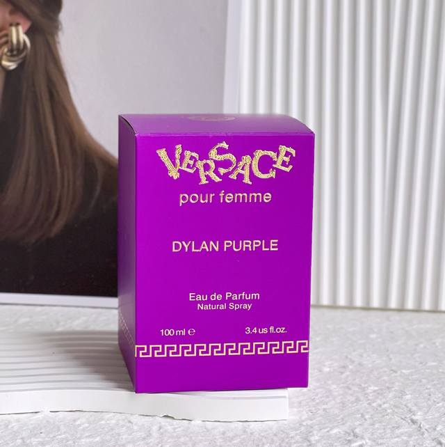 专柜品质 范思哲紫色女士香水 关于 范思哲 范思哲 Versace 代表着一个品牌家族 一个时尚帝国 它的设计风格鲜明 是独特的美感极强的先锋艺术的象征 其中魅