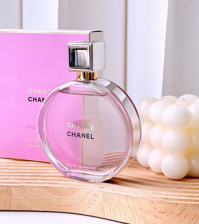 专柜品质 Chanel 香奈儿粉色邂逅柔情香水 香奈儿邂逅香水 系列以清新花香为主调 充分表达了时代女性充满活力和勇敢果断的一面 邂逅香水是香奈儿第一款圆形瓶身