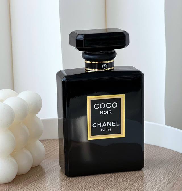 专柜品质 Chanel 香奈儿 Coco Noir 黑可可100Ml 纯粹 令人着迷 深深烙上了她的风格印记 深邃 内敛 却又充满张力 独特的质感 难以抗拒 如