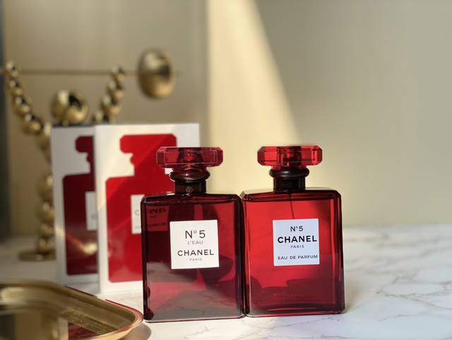 专柜品质 香奈儿五号之水红色圣诞限量版必入 品牌: Chanel N 5 L'Eau Red Edition 100Ml 18年香奈儿五号之水圣诞限量版香水 1