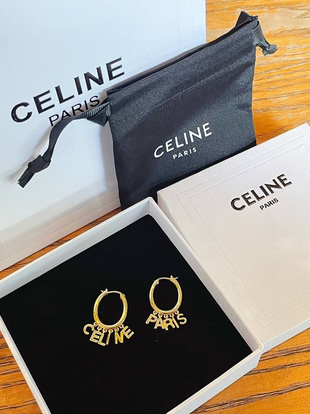 带包装celne Paris 赛琳不对称字母耳环 金属的高级感一定要拥有 上身真的超气质 小众设计黄铜材质