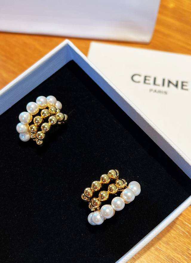 带包装celin珍珠耳环 一句话 极简而不凡的作品 整个难度在于对整体留线条的掌握 两排金属珠大小分布排列 搭配一排珍珠点缀 且每一个角度都抛光精致完美 非常重