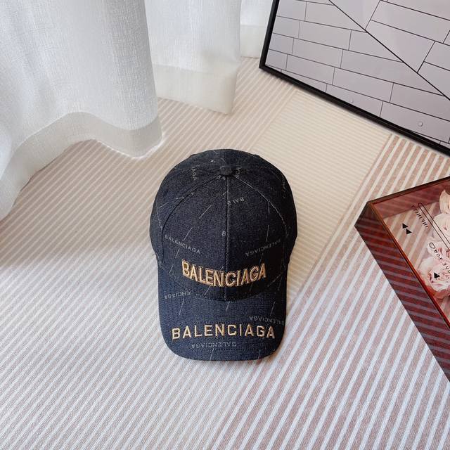Balenciaga新款 水洗做旧牛仔布棒球帽 新推出洗水牛仔系列 休闲百搭 衣橱搭配神器帽子草帽渔夫帽棒球帽