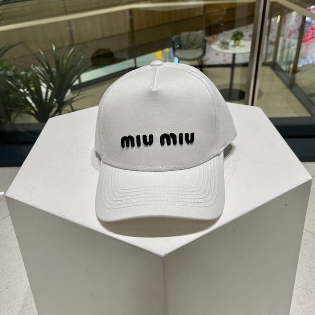 Miumiu棒球帽缪缪棒球帽新品破洞棒球帽 夏日搭配时装单品 个性时髦帽子草帽渔夫帽棒球帽