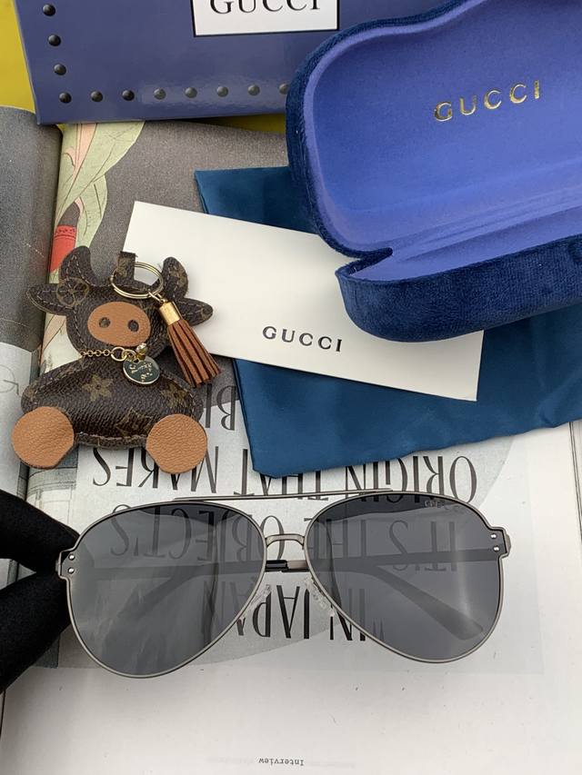 Gucci 男士推荐 新款偏光太阳镜 时尚大方 舒适轻盈 蛤蟆镜 型号 G0068眼镜墨镜太阳镜