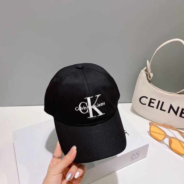 经典款 Calvin Klein Ck刺绣logo 请认准高端品质市场唯一对版 小红书推荐 时尚百搭 众多明星都喜欢的一款 非常爆 非常火 非常好看帽子渔夫帽棒