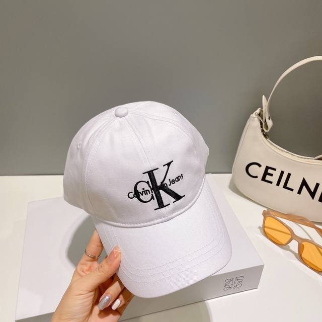 经典款 Calvin Klein Ck刺绣logo 请认准高端品质市场唯一对版 小红书推荐 时尚百搭 众多明星都喜欢的一款 非常爆 非常火 非常好看帽子渔夫帽棒
