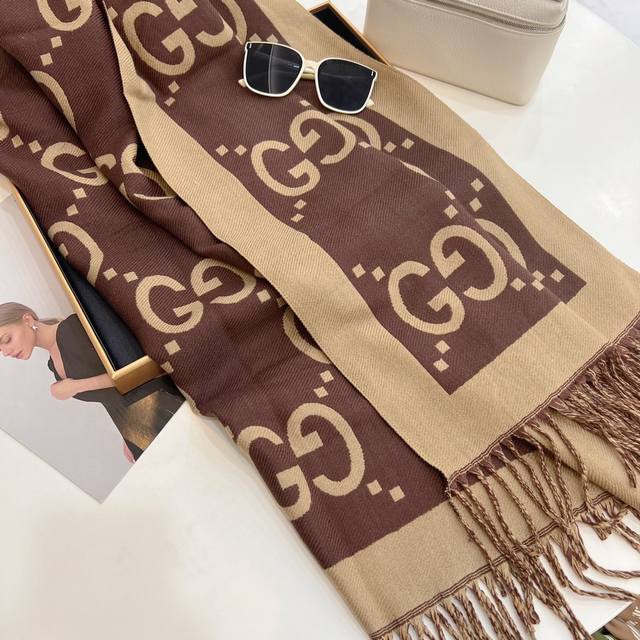 秋冬新款围巾 包芯纱质地 柔和保暖 双面双色 做工精美 既是围巾又可以做披肩 尺寸180:65