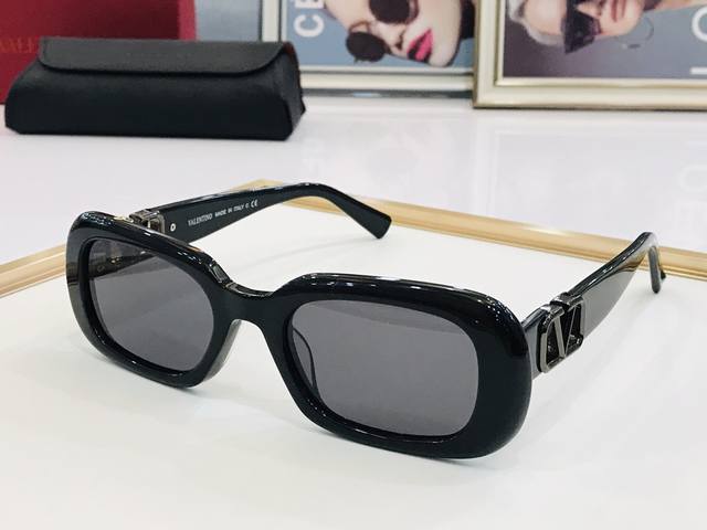 新款valenyin* 华伦天奴 Va2030S Size 52口21-145 采用时下最流行片色小框型 个性独特 眼镜墨镜太阳镜