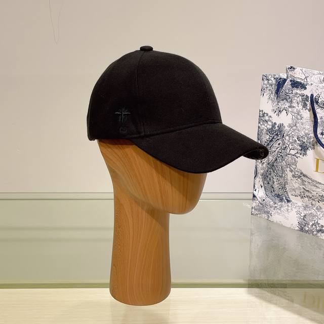 Dior迪奥 秋冬新款刺绣字母logo棒球帽 品质超赞 加深帽型更显气质 本季爆款帽子渔夫帽棒球帽针织帽