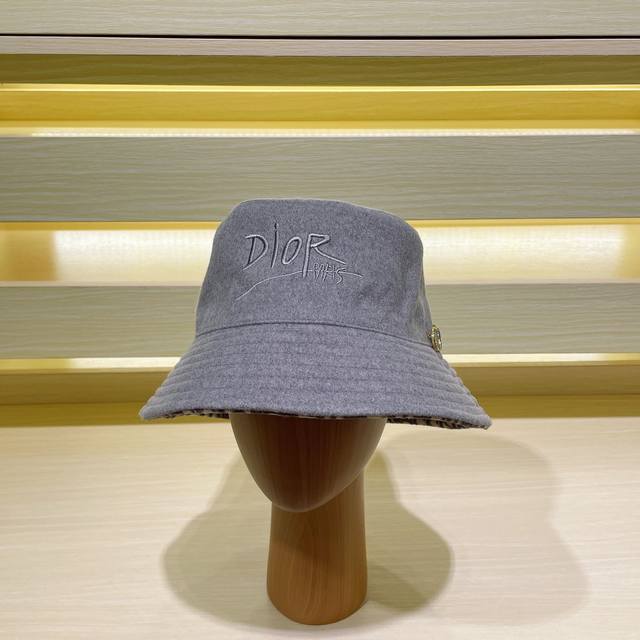 Dior迪奥 秋冬新款刺绣字母logo双面渔夫帽 品质超赞 加深帽型更显气质 本季爆款帽子渔夫帽棒球帽针织帽