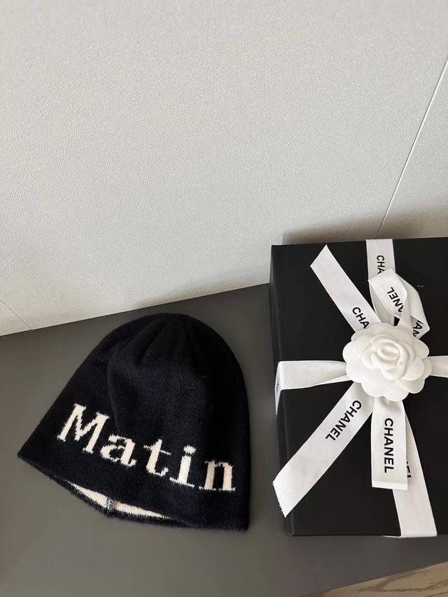 Matin Kim 刺绣冷帽 韩国非常火的小众品牌 带有一点点马吉拉的味道~ 简约大方 没有一丝丝缺点帽子渔夫帽棒球帽针织帽