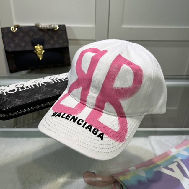 Balenciaga巴黎世家新款logo棒球帽 很酷的色系 男女佩戴都有不同style 第一批抢先出货 巴黎粉必入款 帽子渔夫帽棒球帽针织帽