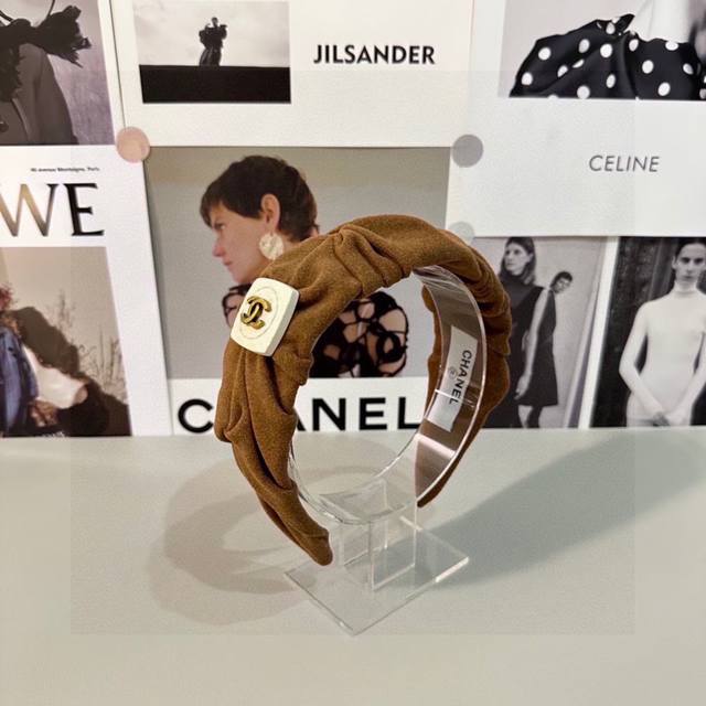 配专柜包装 Chanel 香奈儿 最新发箍# 信我 人手必备的单品 这件必须买 洋气神仙颜值 小仙女要收了它 谁戴谁好看 发夹