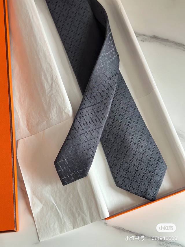 配包装 领带新款出货啦爱马仕男士菱形h格子新款领带系列 让男士可以充分展示自己个性 100%顶级斜纹真丝手工定制