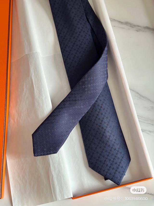 配包装 领带新款出货啦爱马仕男士菱形h格子新款领带系列 让男士可以充分展示自己个性 100%顶级斜纹真丝手工定制