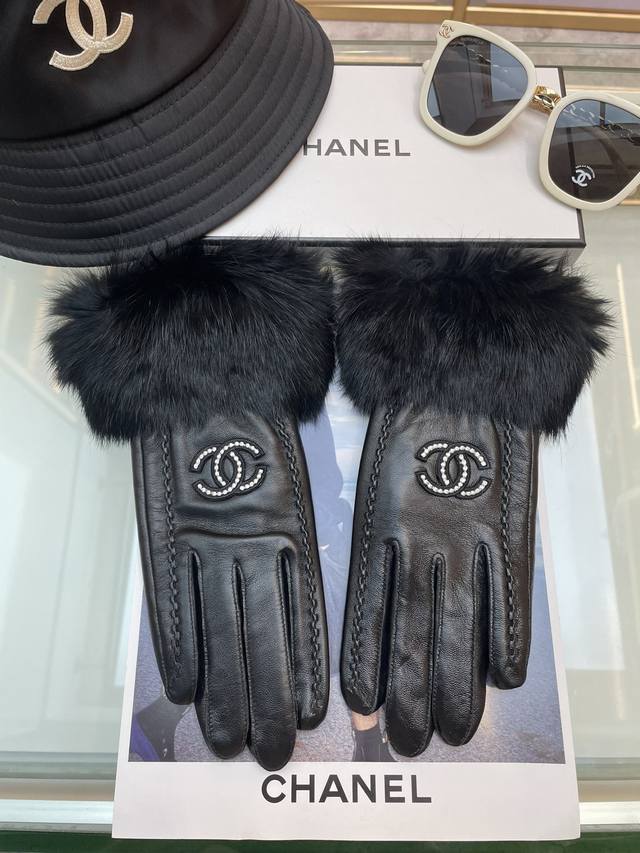 Chanel新款女士手套 一级羊皮 皮质超薄保暖舒适 柔软舒适 特显手型 质感超群 码数 M L