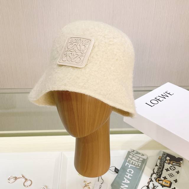 Loewe罗意威新款羊羔毛桶帽 手感很好 桶帽很俏皮噢 修饰脸型的单品 帽子渔夫帽棒球帽针织帽