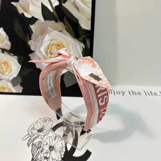 配专柜包装 Dior 迪奥 最新丛林系列发箍 小仙女快入手 特殊材质 不嘞头 可盐可甜 发夹