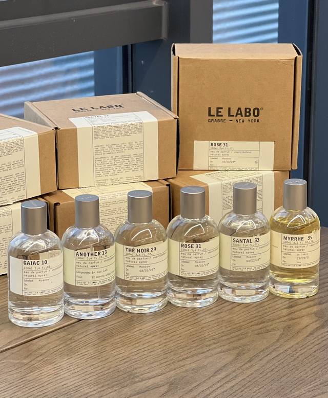 专柜品质 不喜欢喷香水是因为你没遇到喜欢的那一瓶 这六款香都是le Labo家的热门香 特别精致 简约的瓶体 摆在一边都是赏心悦目呢