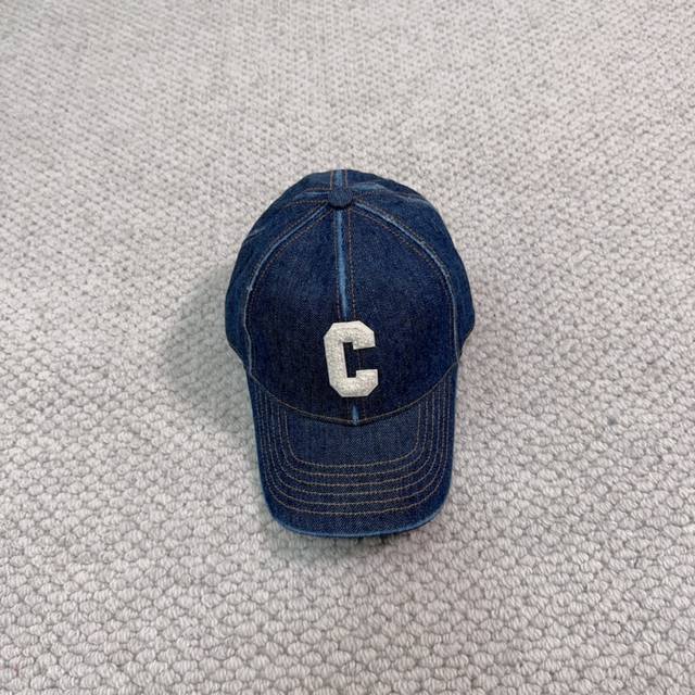 Celine思琳 新款牛仔蓝复古款棒球帽 旅游带它出去美美哒 中古款哟.这种帽子不容易撞款 现货