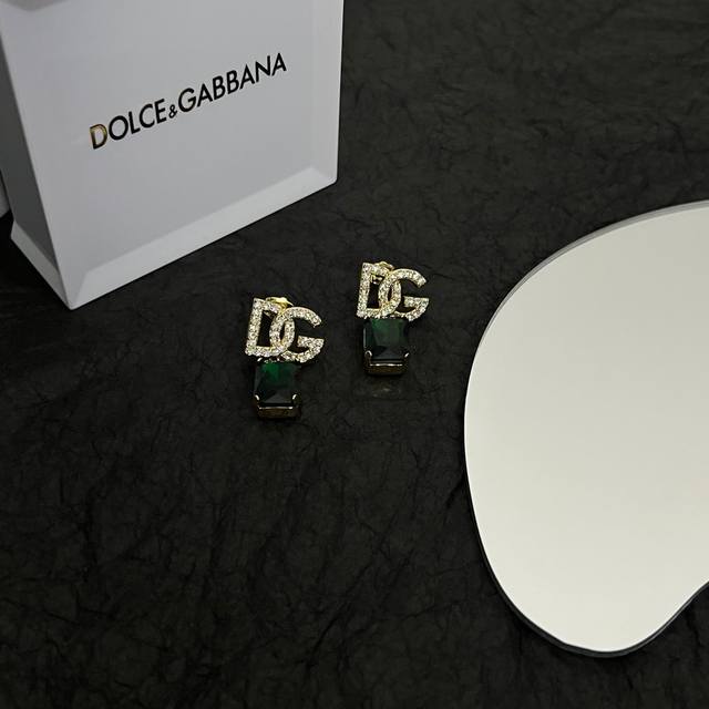 Dolce&Gabbana 杜嘉班纳 Dg字母秀场耳钉款 优雅大方 精工设计 时尚百搭 美女必备
