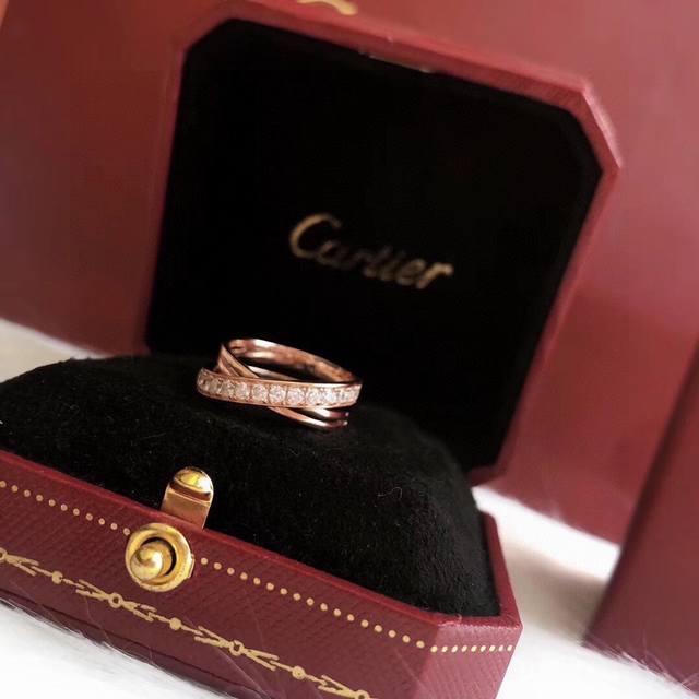 Cartier 卡地亚 Etincelle De系列 单排钻交叉戒指 精工细作 终于出版了 高端定制s925纯银材质的厚金 码数678