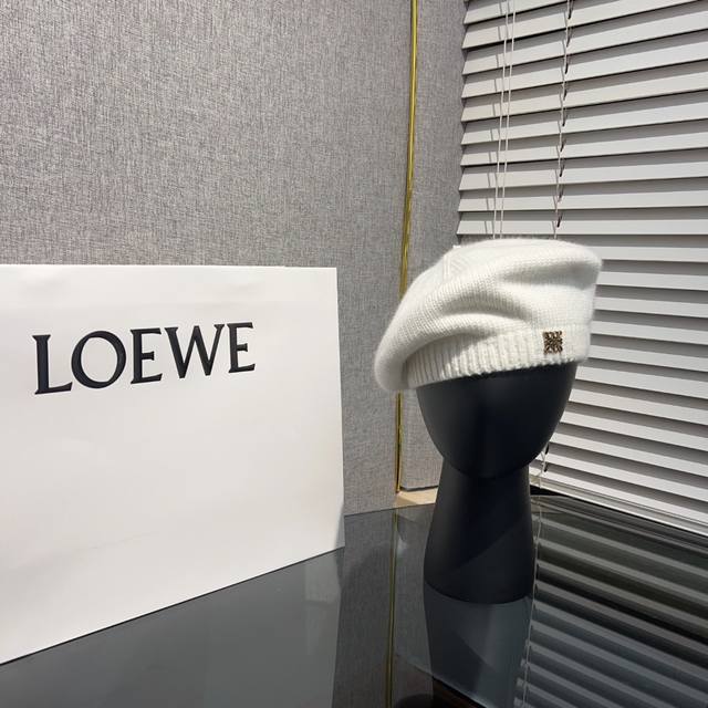 罗意威 Loewe 羊毛针织贝雷帽 拗造型必备款 百搭四色色 拍照也很好上镜 面料是针织的 软乎乎的手感真的好