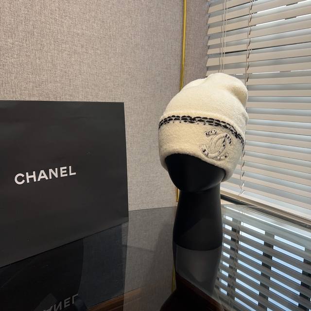 Chanel* 秋冬混纱毛线帽 入冬必备 走在路上都被问链接的帽子 巴掌脸的秘密 简简单单很出彩 期待秋冬
