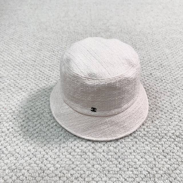 Chanel 23K渔夫帽最火的走秀款 小香秋冬编织渔夫帽 编织花呢 百搭时尚 太喜欢这个帽型了