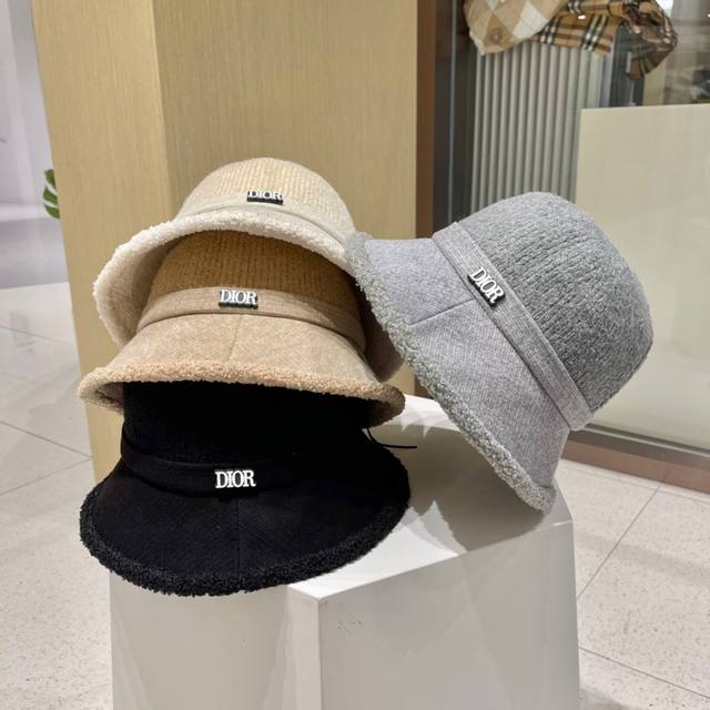 Dior迪奥 秋冬新款渔夫帽 品质超赞 加厚帽型更显气质 本季爆款