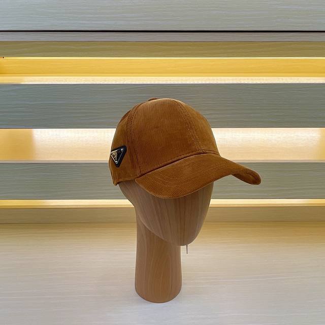 Prada普拉达新款灯芯绒棒球帽 这款真心好看呀 时尚百搭有质感 时髦精不要错过