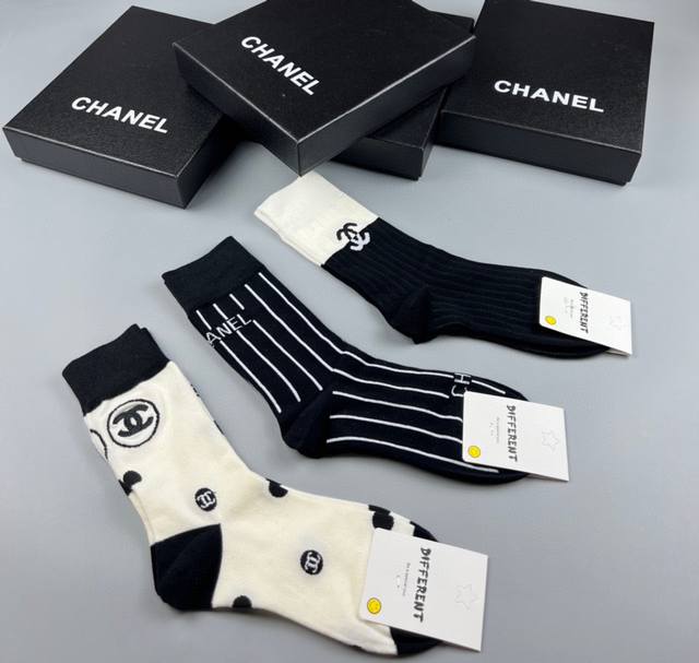 配包装 Chanel 香奈儿 新款经典刺绣中长款堆堆袜袜子 一盒三双 专柜同步筒款袜子 大牌出街 潮人必备超好搭