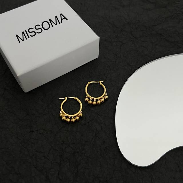 131820130 Missoma-是英国一小众品牌 搭配即神秘又亮丽 设计感时髦 简约时尚 有高级珠宝风范