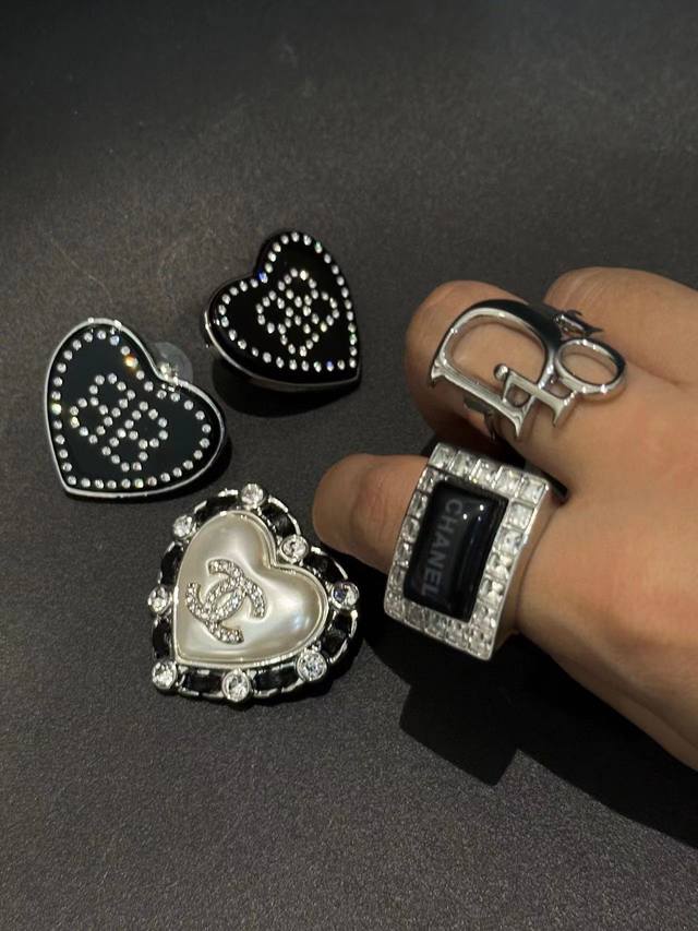 新款 Chanel香奈儿 中古 戒指小香家的款式真心无需多介绍每一款都超好看 精致大方 非常显气质