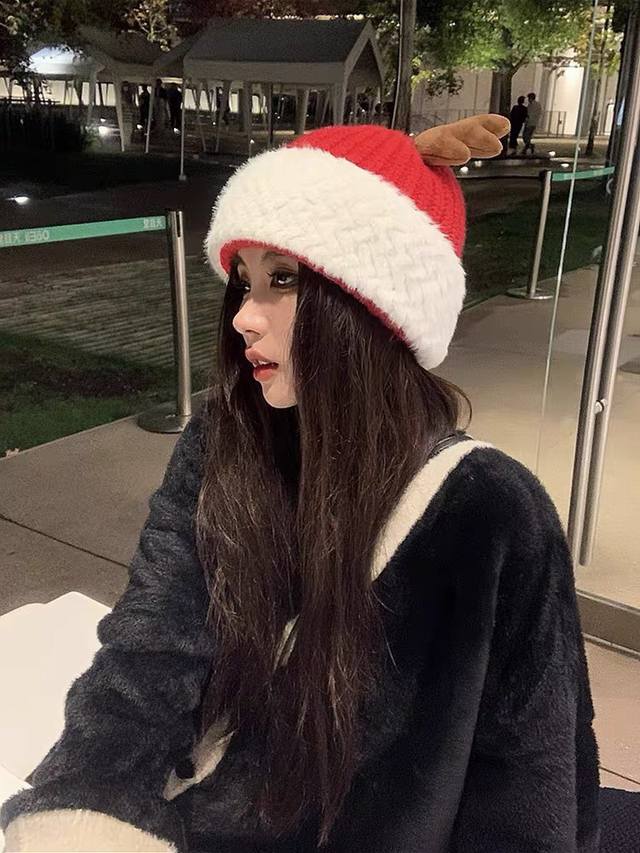 迪奥 Dior秋冬季可爱卡通鹿角毛线帽子女圣诞节礼物百搭保暖红色针织套头帽
