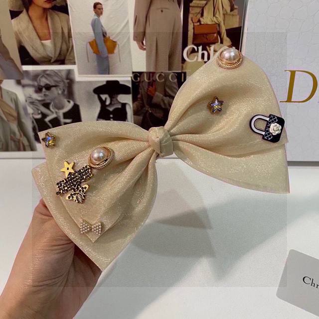配专柜包装 Dior 迪奥 最新爆款蝴蝶结中古五金发夹# 信我 人手必备的单品 这件必须买 洋气神仙颜值 小仙女要收了它 谁戴谁好看