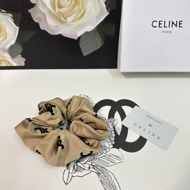 单个 配全套包装 Celine 赛琳 爆款植绒发圈 专柜款出货 一看就特别高档 超级百搭 必须自留