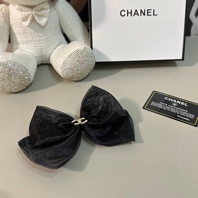 配专柜包装 Chanel 香奈儿 最新蝴蝶结中古五金发夹# 信我 人手必备的单品 这件必须买 洋气神仙颜值 小仙女要收了它 谁戴谁好看