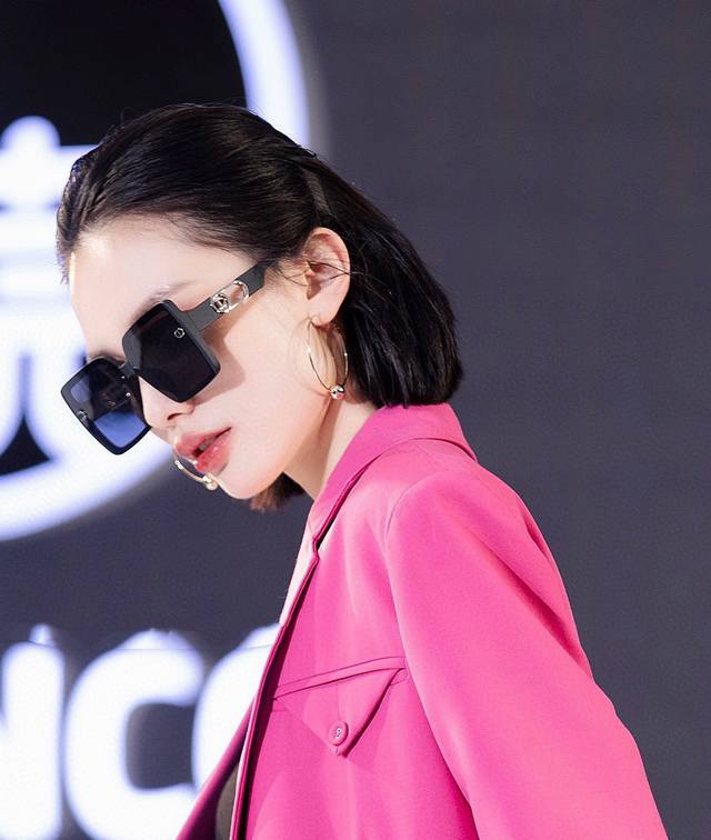 Dior-迪奥 2023开春新款 潮流爆款 时尚方框偏光太阳镜 高品质 佩戴舒适 网红潮款墨镜 型号 D8290