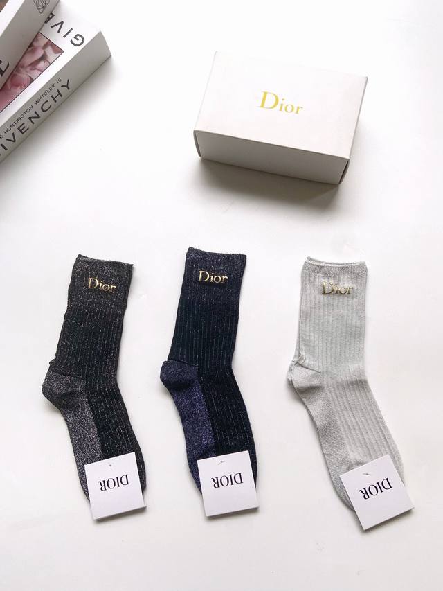 配包装 一盒3 双 Dior 迪奥 经典字母logo 金银丝中筒袜 Ins超火爆红人同款 精美 面料 潮人必备 经典配色 个性时尚百搭款 你值得拥有哦
