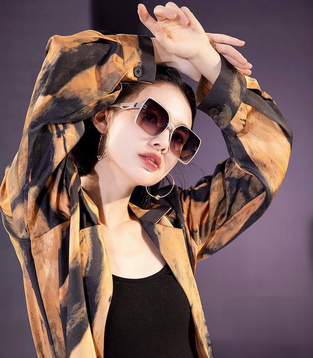 Dior-迪奥 2023开春新款 潮流爆款 时尚方框偏光太阳镜 高品质 佩戴舒适 网红潮款墨镜 型号 D5492