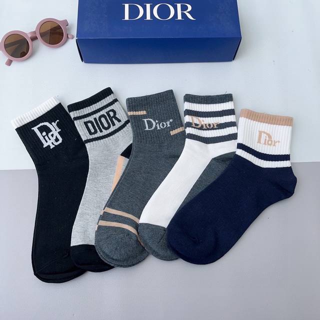 一盒5双 Dior 迪奥 新款字母罗口中筒袜子 爆款字母专柜同步中筒袜 大牌出街 潮人必备超好搭
