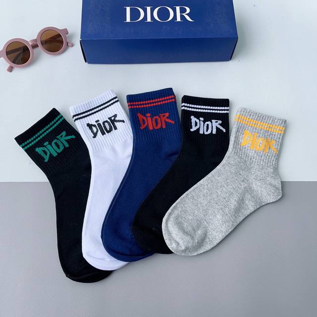 一盒5双 Dior 迪奥 新款字母罗口中筒袜子 爆款字母专柜同步中筒袜 大牌出街 潮人必备超好搭