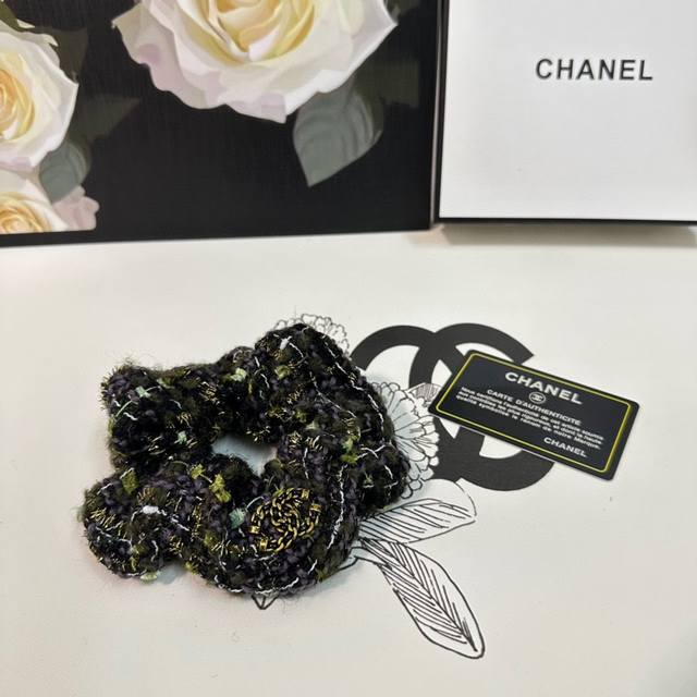 单个 配全套包装 Chanel 香奈儿 爆款小香风链条发圈 专柜款出货 一看就特别高档 超级百搭 必须自留