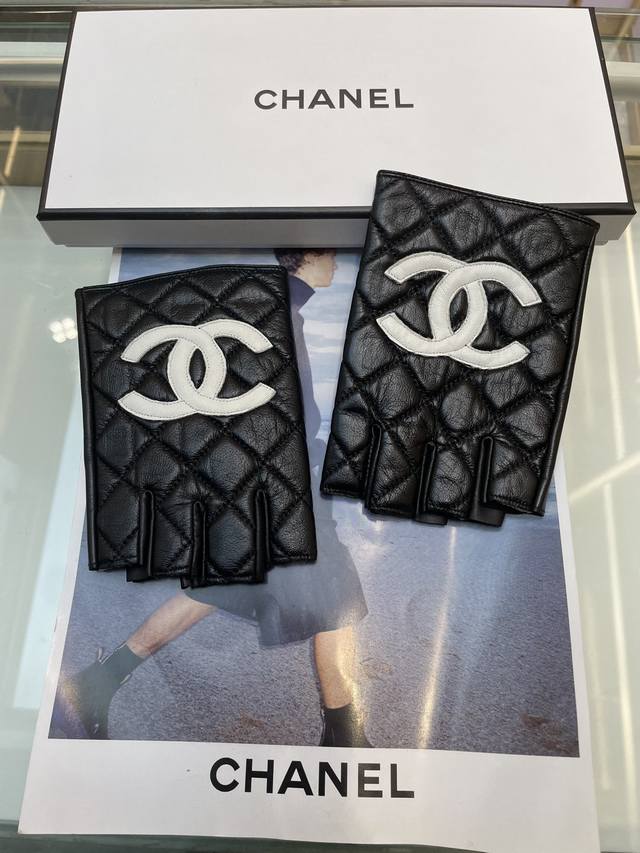 Chanel 秋冬新款女手套官网同步 A级羊皮 皮质超薄柔软舒适 码数 M L