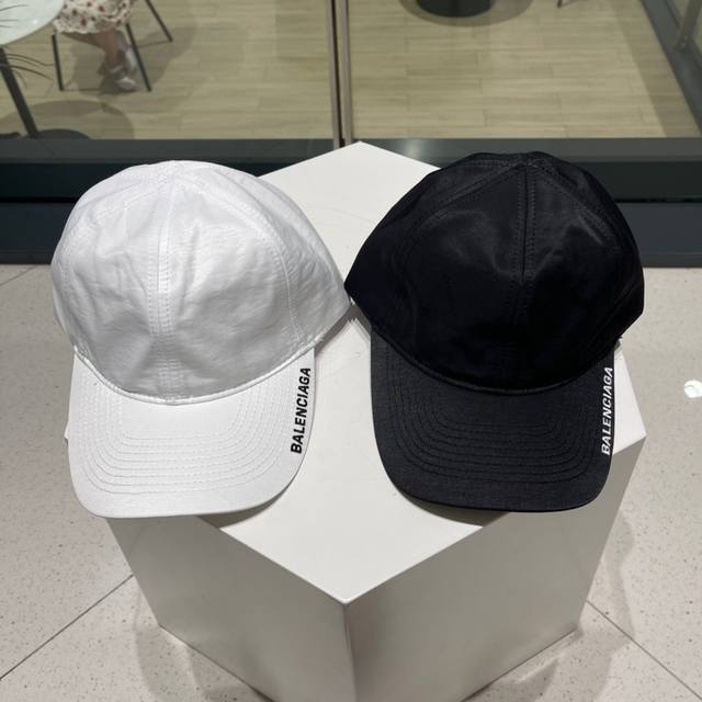 Balenciaga巴黎世家新款logo棒球帽 很酷的色系 男女佩戴都有不同style 第一批抢先出货 巴黎粉必入款
