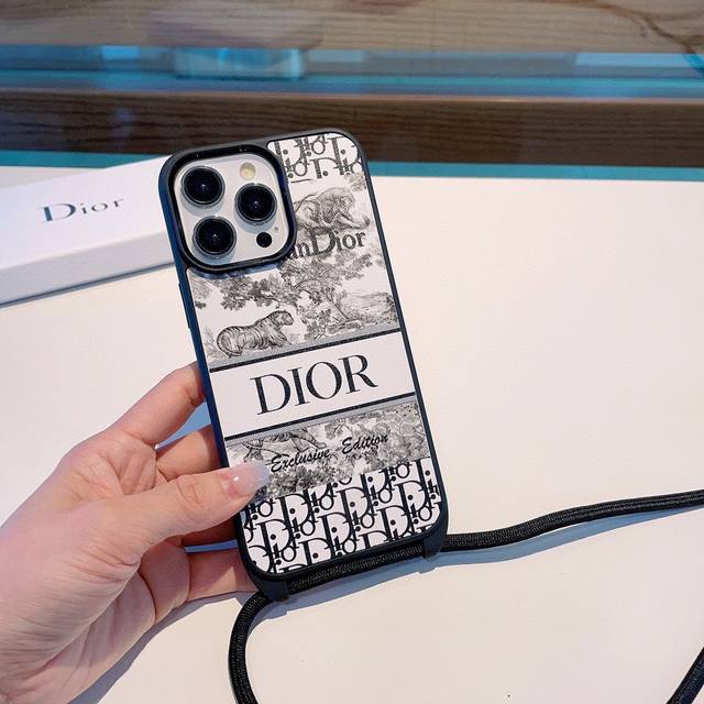 Dior花卉斜挎手机壳 全包素材手机壳 型号 为了不出现报错型号 请打开本机查看手机设置显示的型号 Iphone15Pro Max 6.7 Iphone15Pr