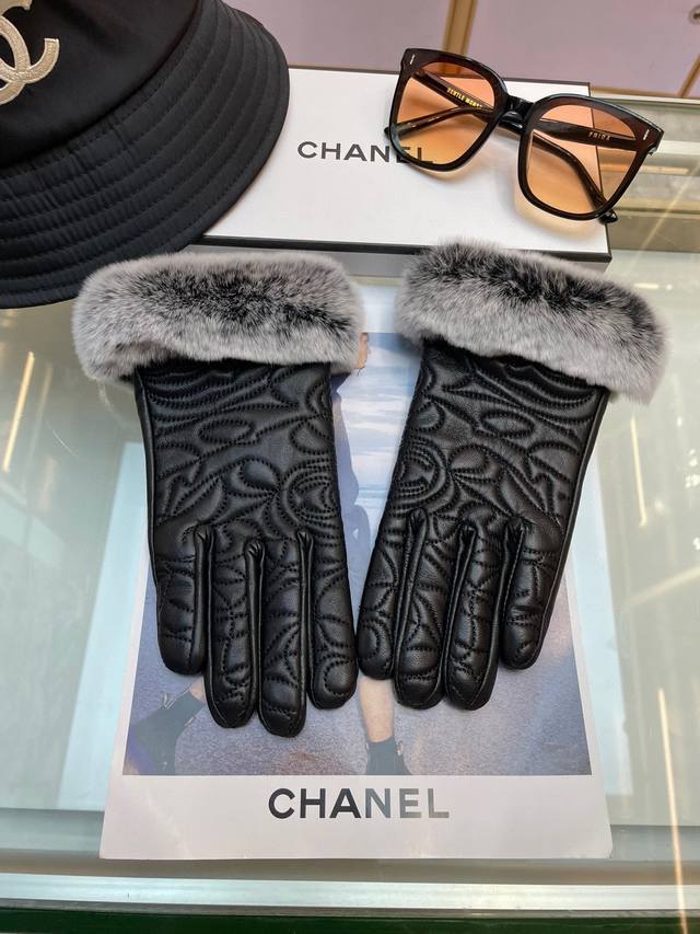 Chanel香奈儿 女士新款羊皮手套女神首选 不可错过 绵羊皮 羊绒内里保暖更佳 女神集美们们必备 码数 L