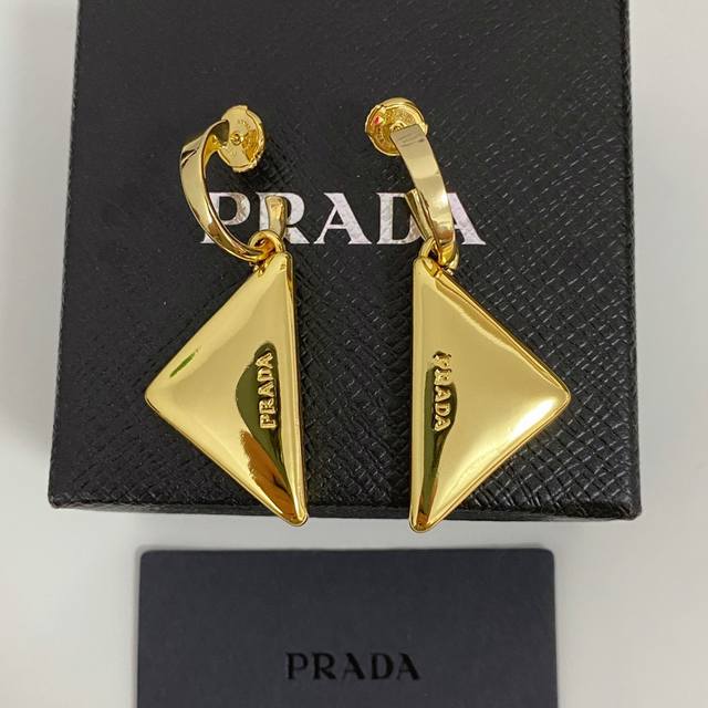 普拉达三角形耳环 同款材质 925银针